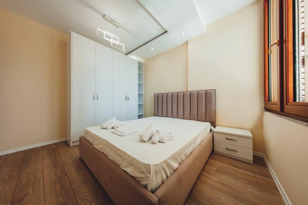 Luxury Apartment At Myslym Shyri Tirana Exterior photo